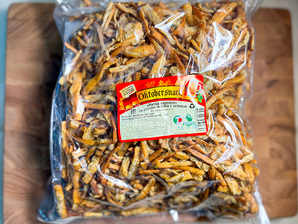 Нитка ЖАРЕНАЯ "Чеснок с зеленью" Oktobersnack 1 кг (сырный продукт) в Смоленске