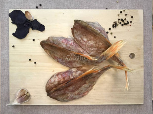 Лаваш со вкусом чеснока: Окунь морской вяленый